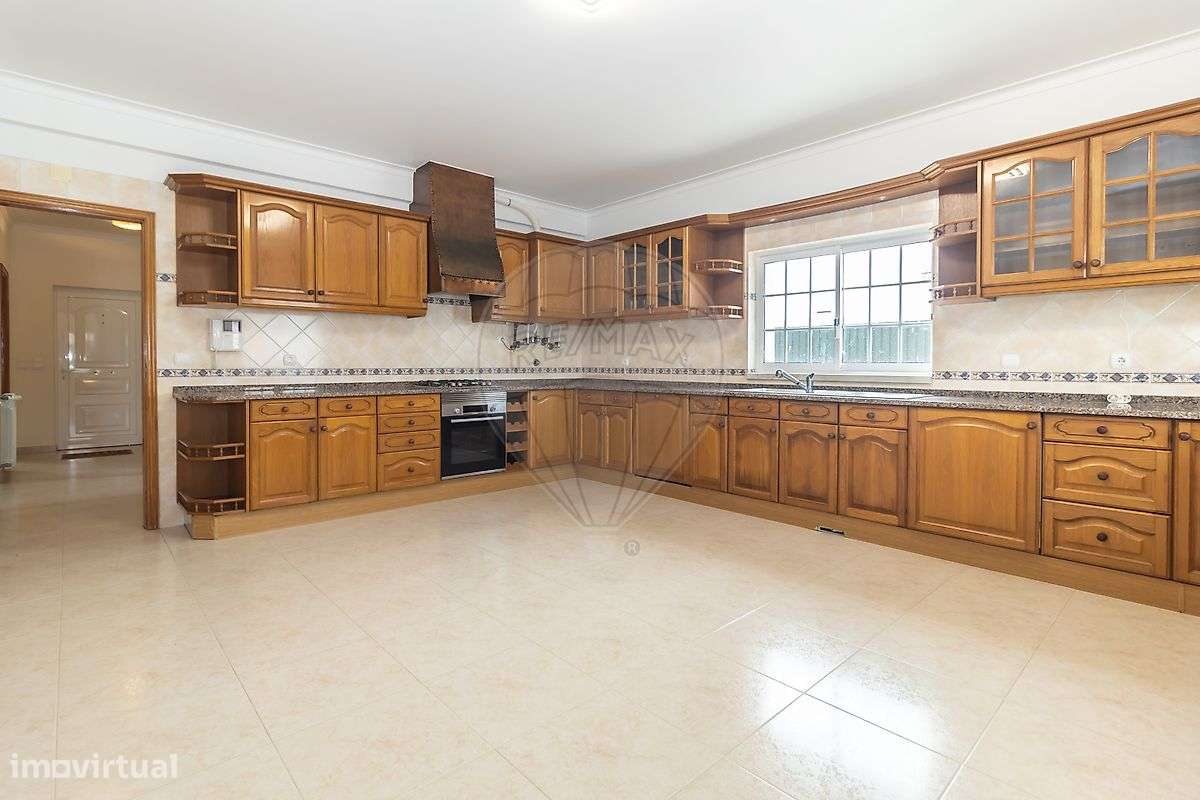 Moradia T4 nas Casas de Azeitão-24
