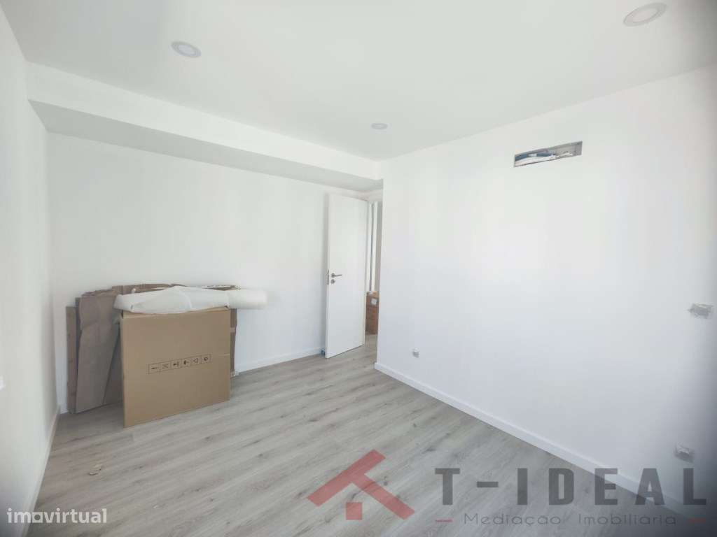 Moradia T3 Renovada com Espaço Exterior-13