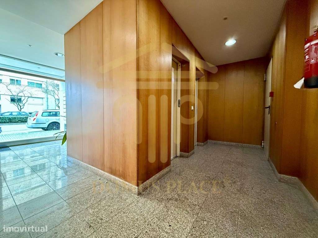 Apartamento T3 no Castelo da Maia com Terraço, 3 Frentes e Lugar de...-53