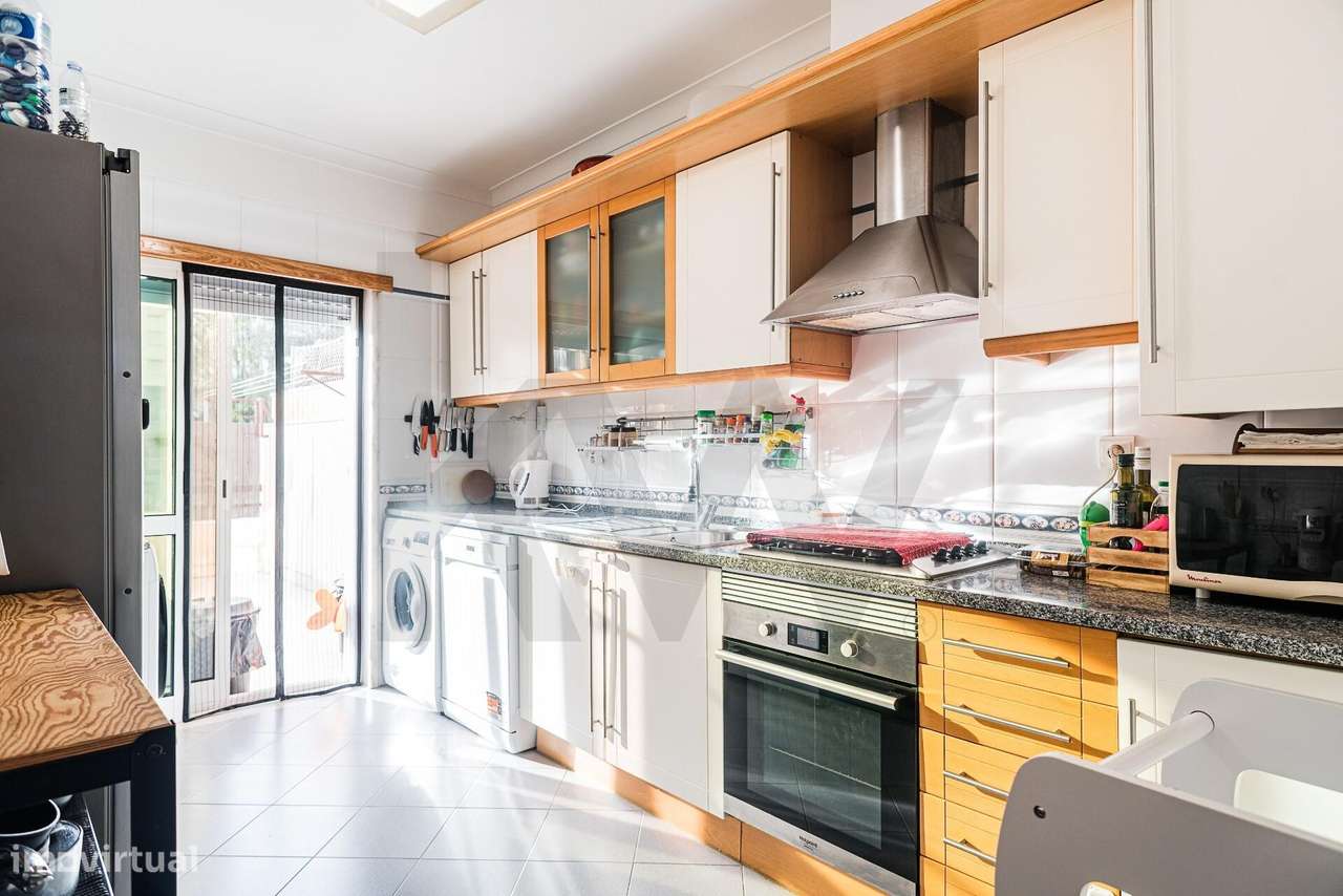 Quer um terraço gigante e dois quartos numa casa em Queluz?-8