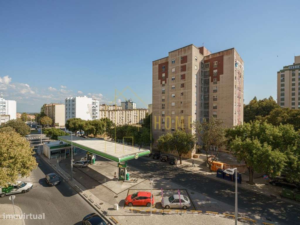 T2 em Setúbal - Sala Open Space e Prédio com Elevador-17