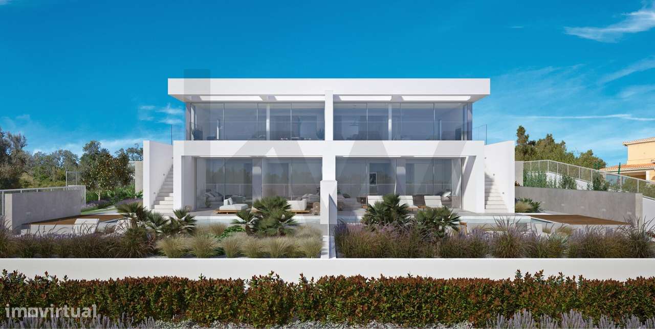 Moradia T3 na Praia da Luz com piscina, jardim, com terraço próxima da - Grande imagem: 2/17