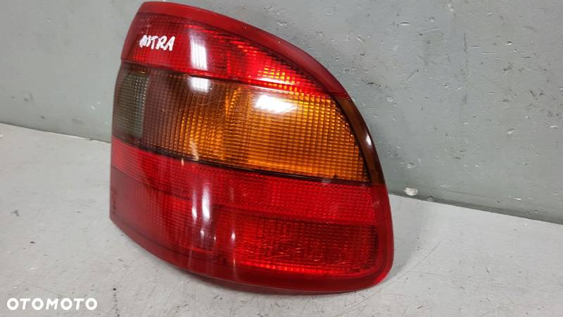 Lampa PRawy Tyl Yorka Opel Astra F Sedan - 2