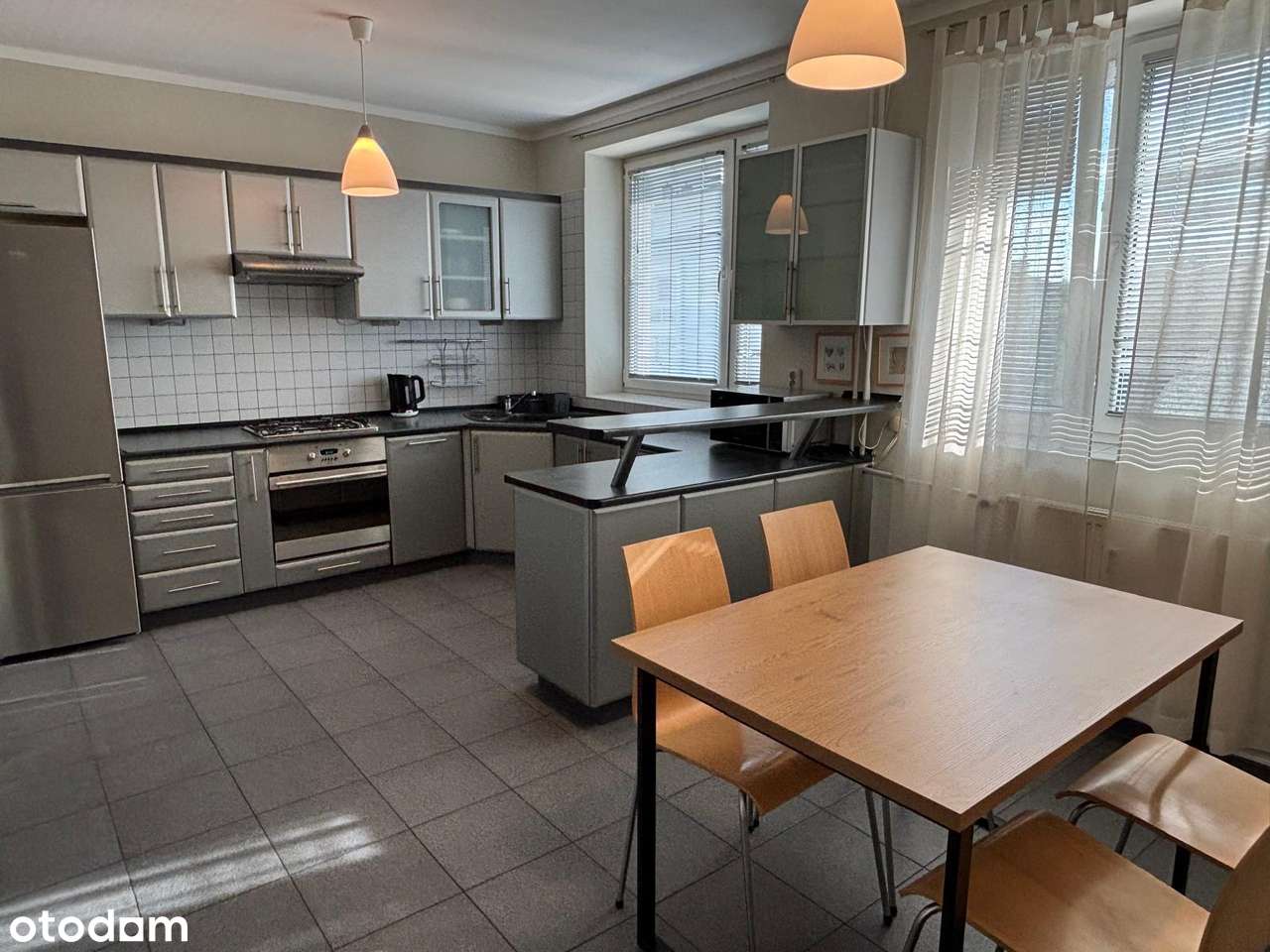 Do wynajęcia komfortowe mieszkanie 99m2 (4 pok) i garaż ul.Szafirowa