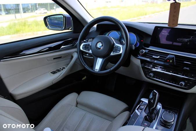 BMW Seria 5 520d Sport Line - 11