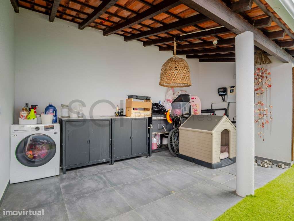 Moradia T3 com piscina nas Quintinhas, Charneca da Caparica. Estilo...-46