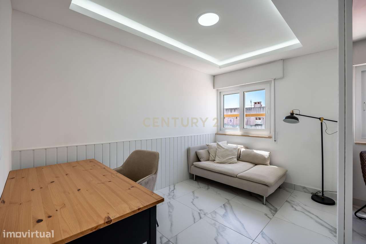 Exclusivo Apartamento T2 | Único Apartamento no 7º Piso | Vista Rio |-16