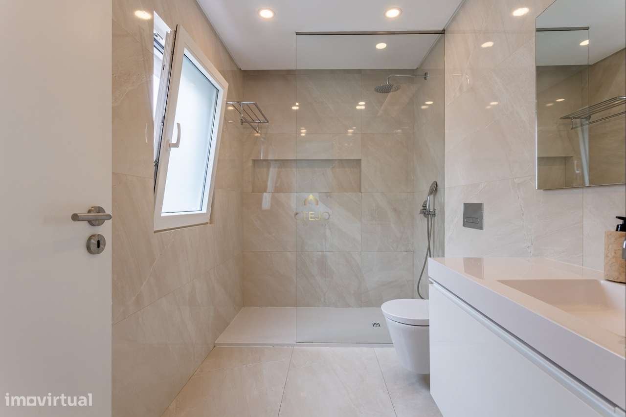 Moradia T2 Moderna com Pátio, Varanda e Chão Radiante – Bairro da Petr-21