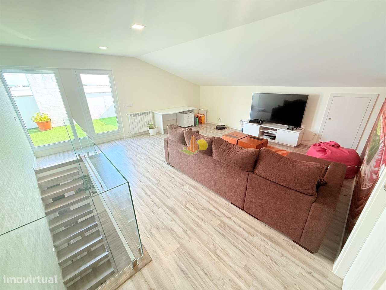 T4+1 Duplex com garagem dupla e terraço privativo-28