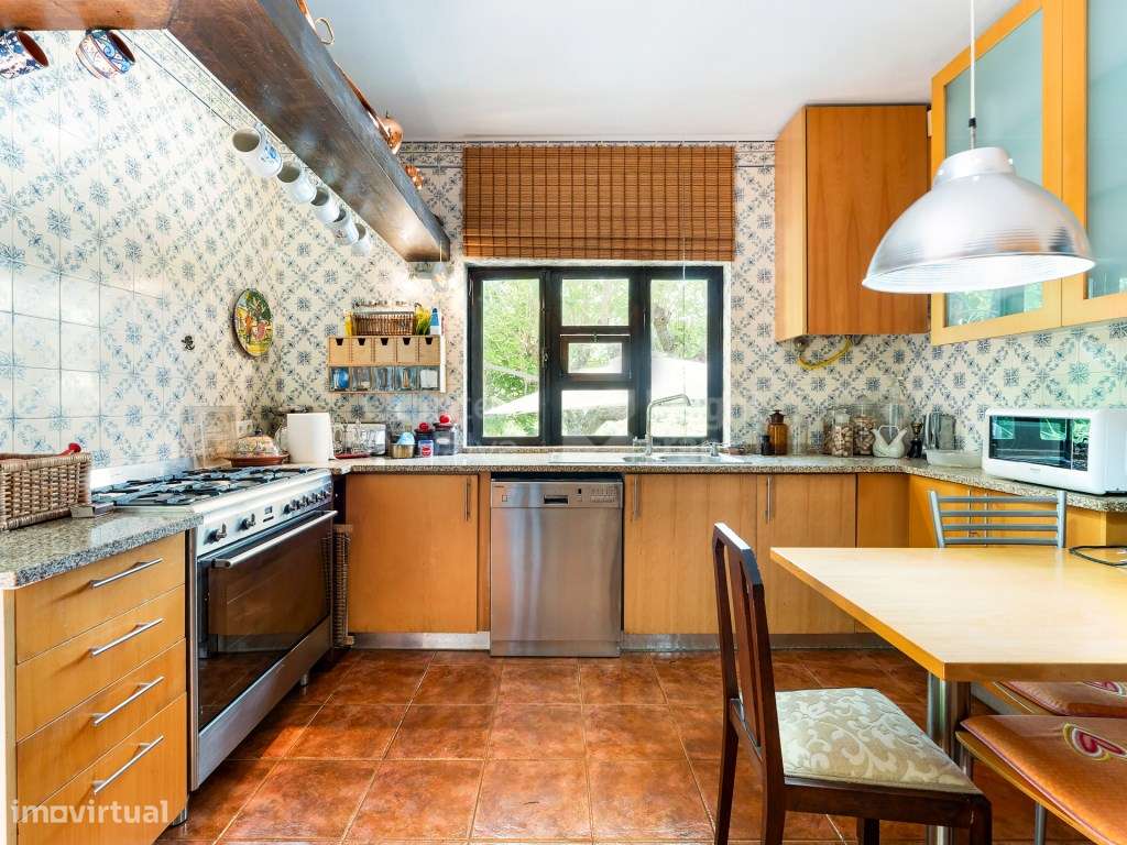 Moradia T5 de luxo com jardim e piscina junto ao Rio Tâmega - Grande imagem: 5/25