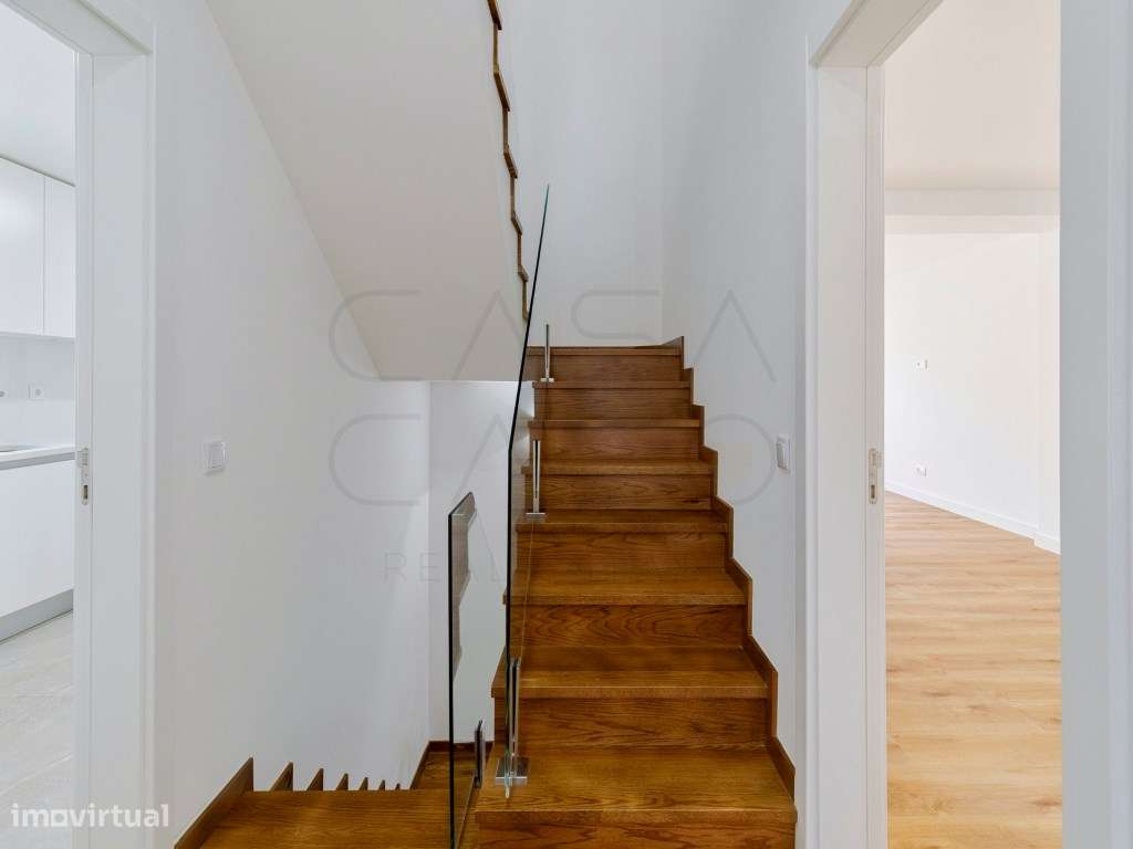 NOVO - Moradia de T4+2 no Bairro da Conceição-11