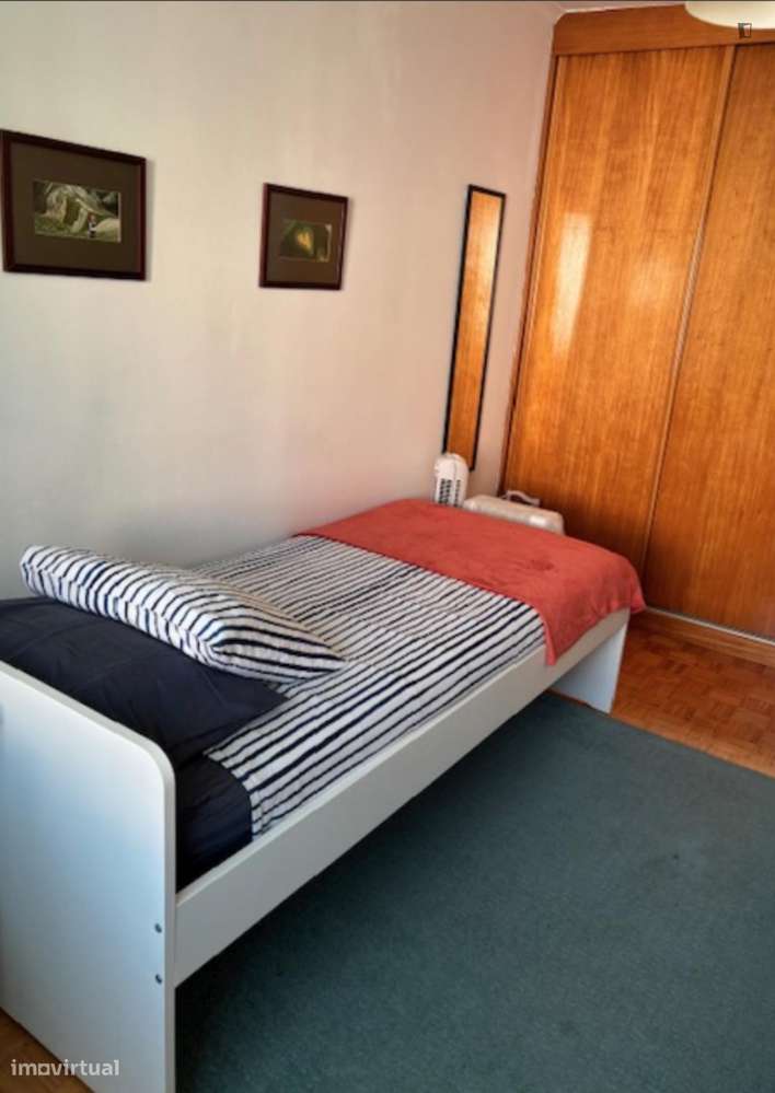 Quarto - localizado em Almada Lisbon - Grande imagem: 5/9