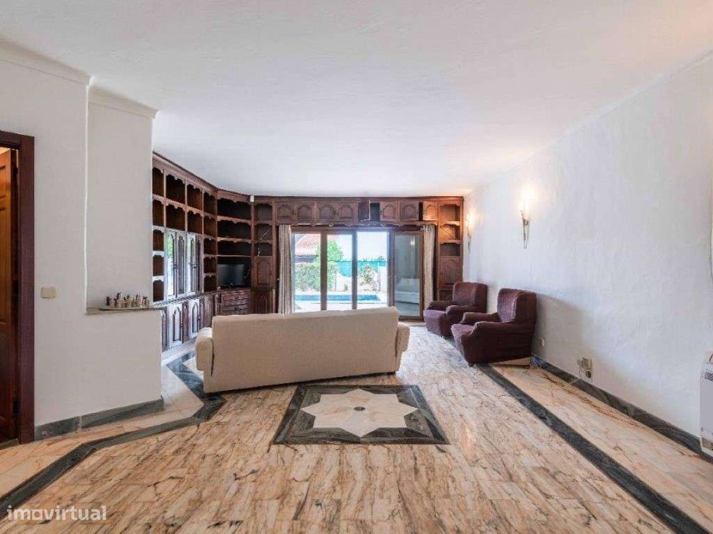 Moradia 5 quartos (V4+1) estilo tradicional com piscina perto do ce...-20