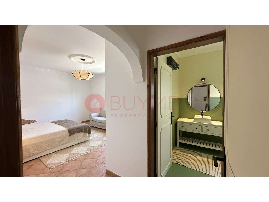 Moradia V4 Exclusiva com Piscina, Jacuzzi e Amplos Jardins em Almancil-30