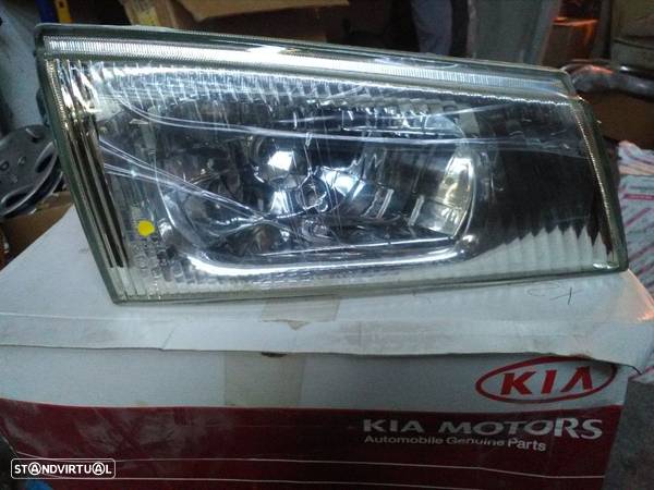 Farol DRT kia Prégio 2003 - 1