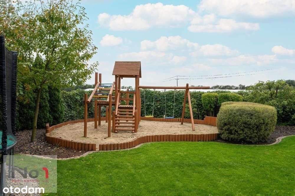 Wygodny dom dla dużej rodziny na dużej działce.-16