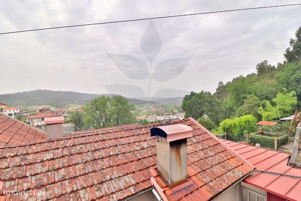 Duas Moradias em Escudeiros c/ aprox. 3.200m2 de terreno-14