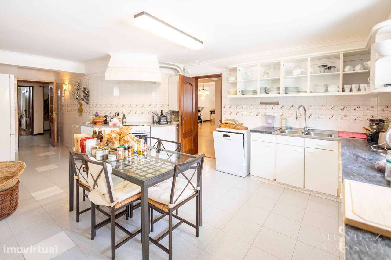 Private Estate - Multi Family - Estoril Villa-24