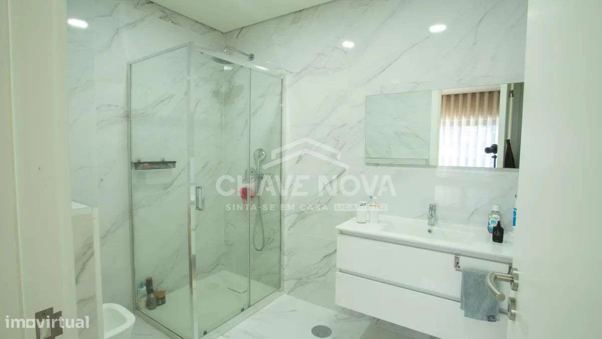 Moradia T3+1 em Canelas-Ref.MAD/02205/MH-16