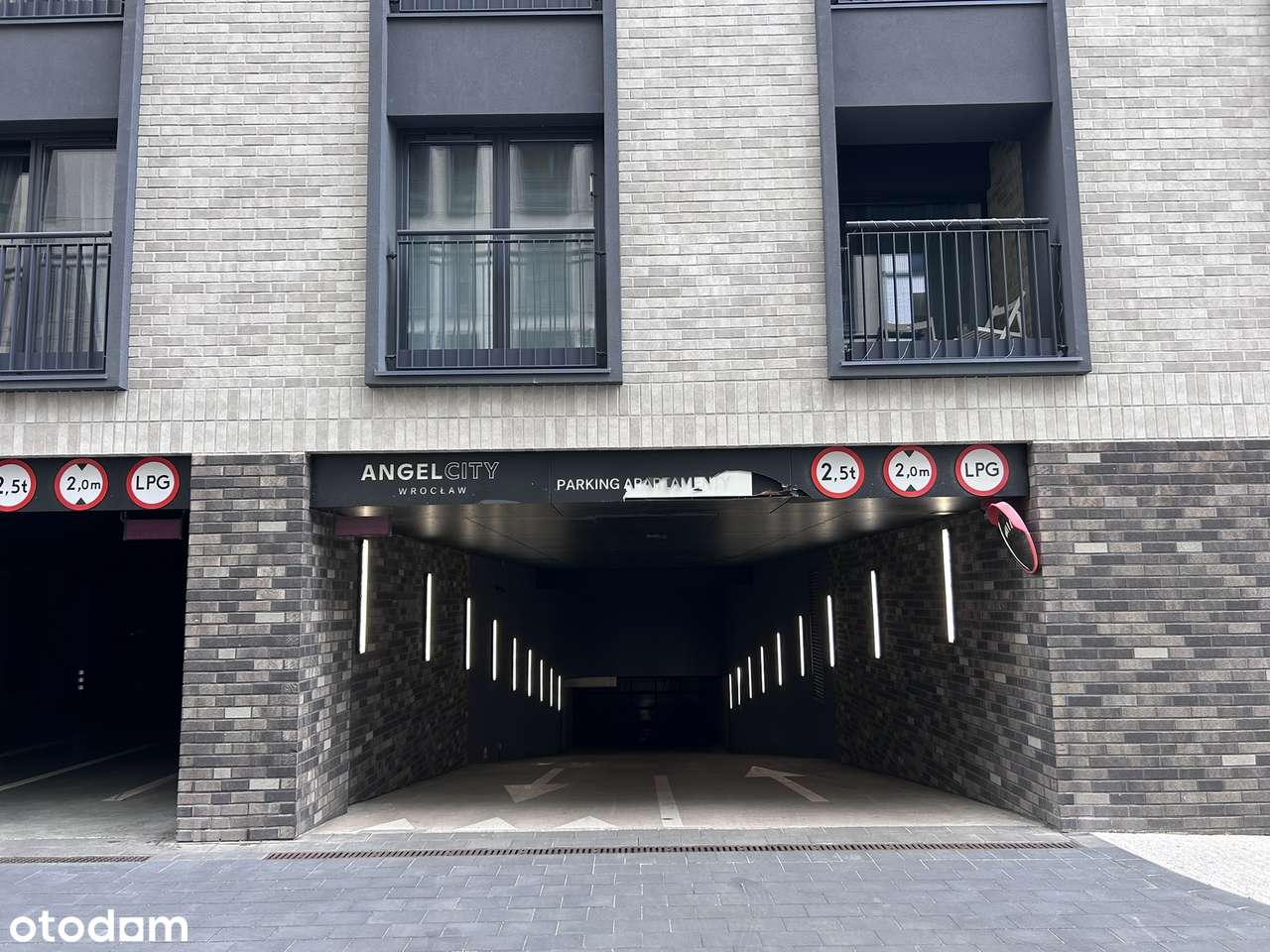 2,8 m x5 m, monitorowane miejsce - koniec garażu-3