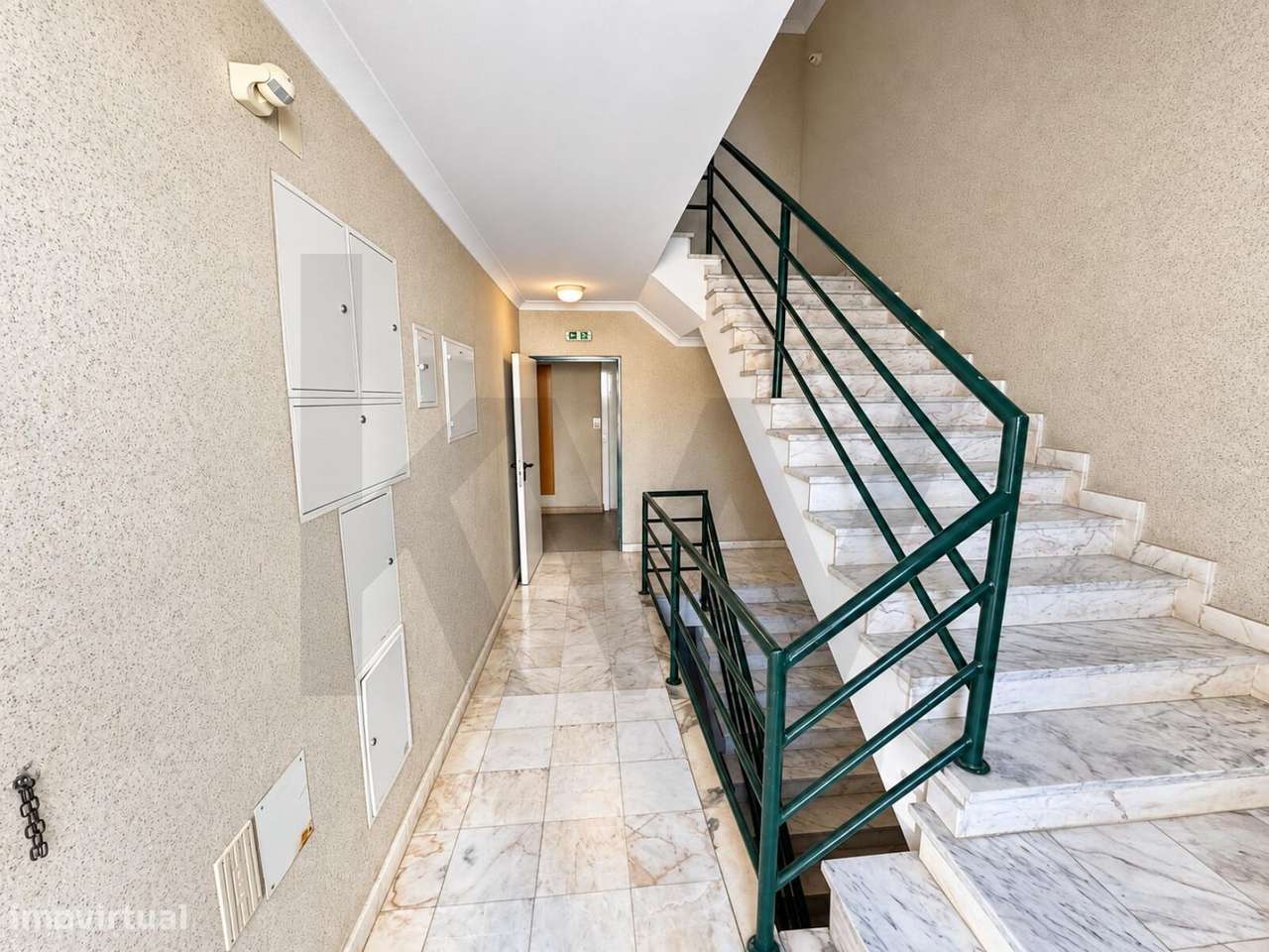 Apartamento Duplex T3+3 em Belas | Amplo, Luminoso e com Vista Desafog-27