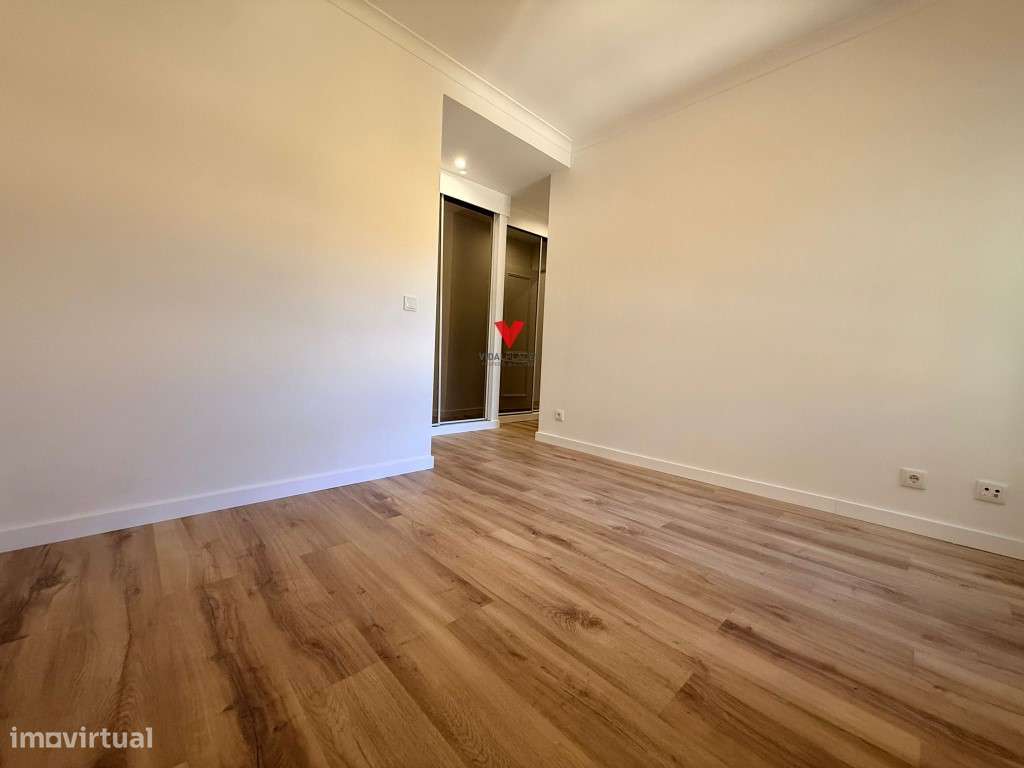 Apartamento T3 renovado no Feijó-14