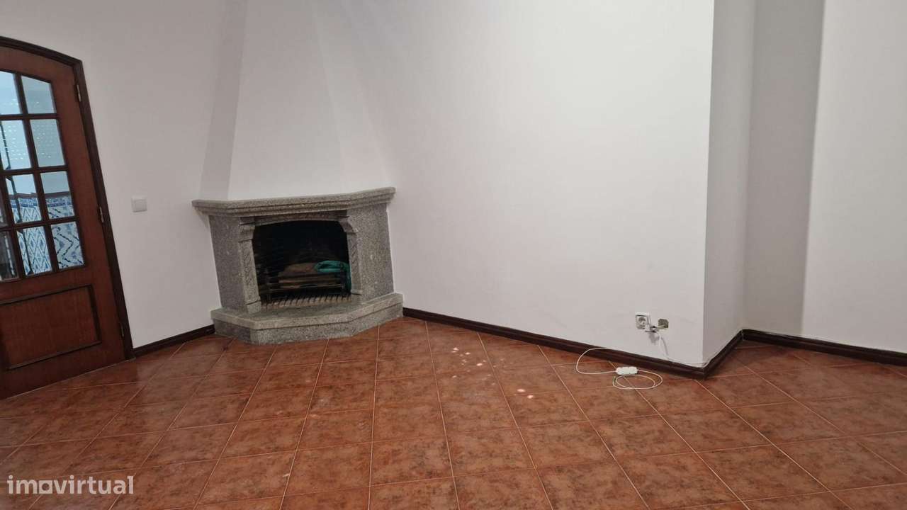Excelente apartamento T2 Vale do Cobro-6
