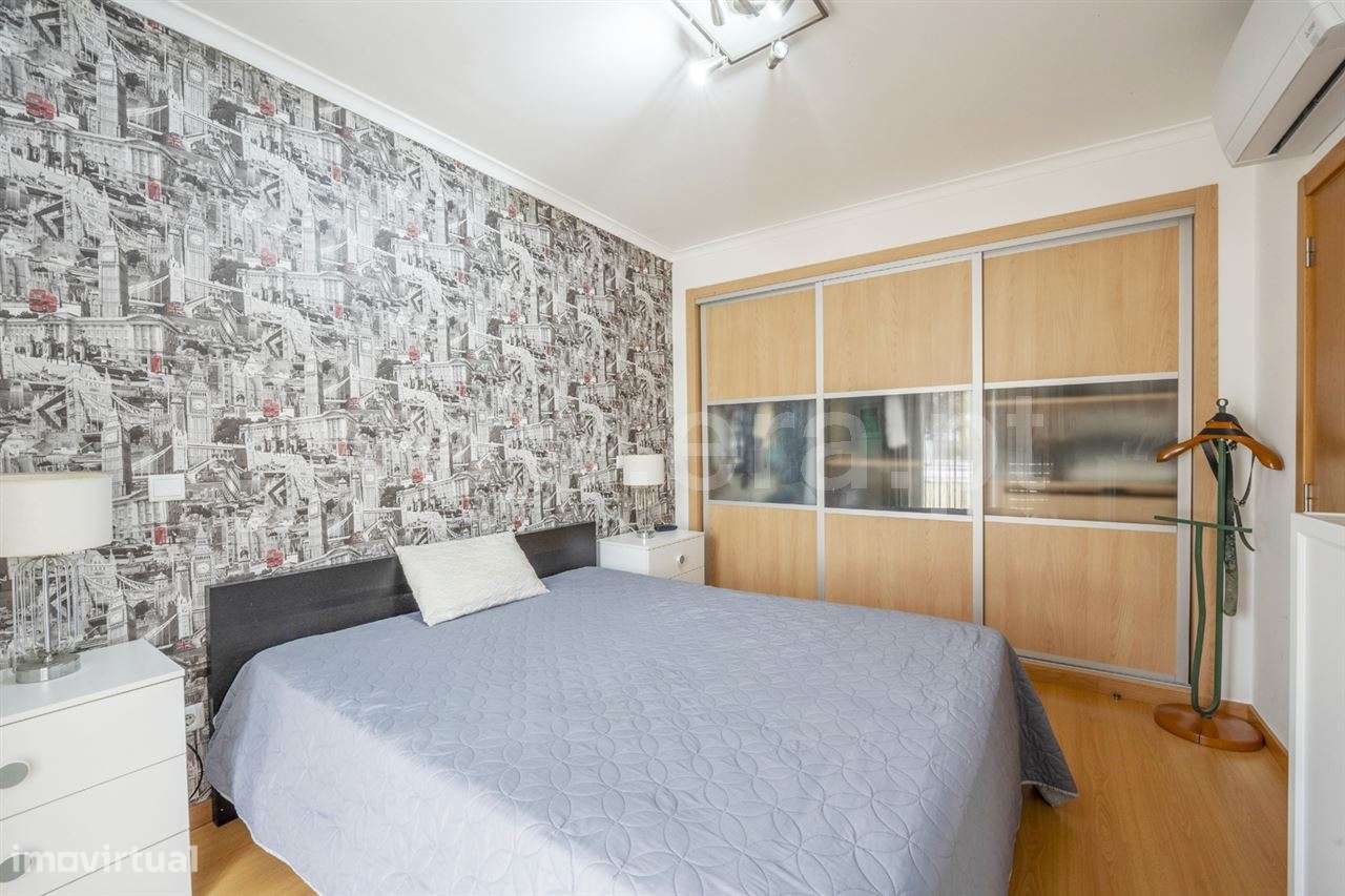 Moradia isolada de gaveto T4; Quinta de Valadares-22