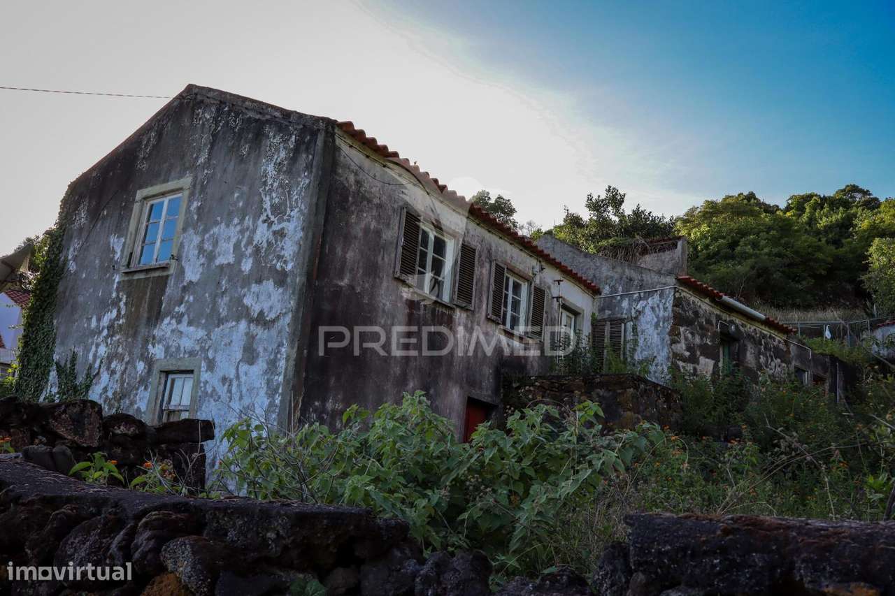 Propriedade para Recuperar com Quintal – Freguesia da Urzelina - Grande imagem: 5/10