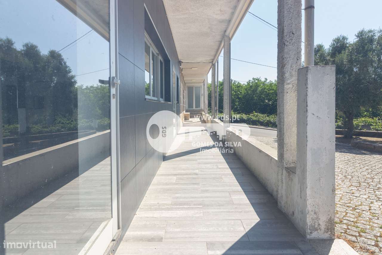 Moradia T3+1 com Espaços Comerciais – Ideal para Viver e Investir-45