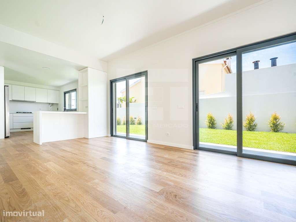 Moradia T4 unifamiliar, moderna, com piscina e estacionamento, Bice...-15