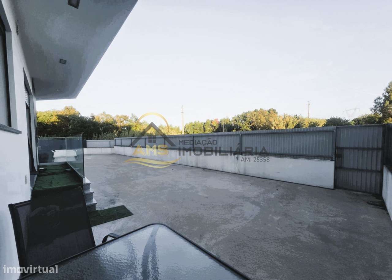 APARTAMENTO T3 COM TERRAÇO DE 186M²-45