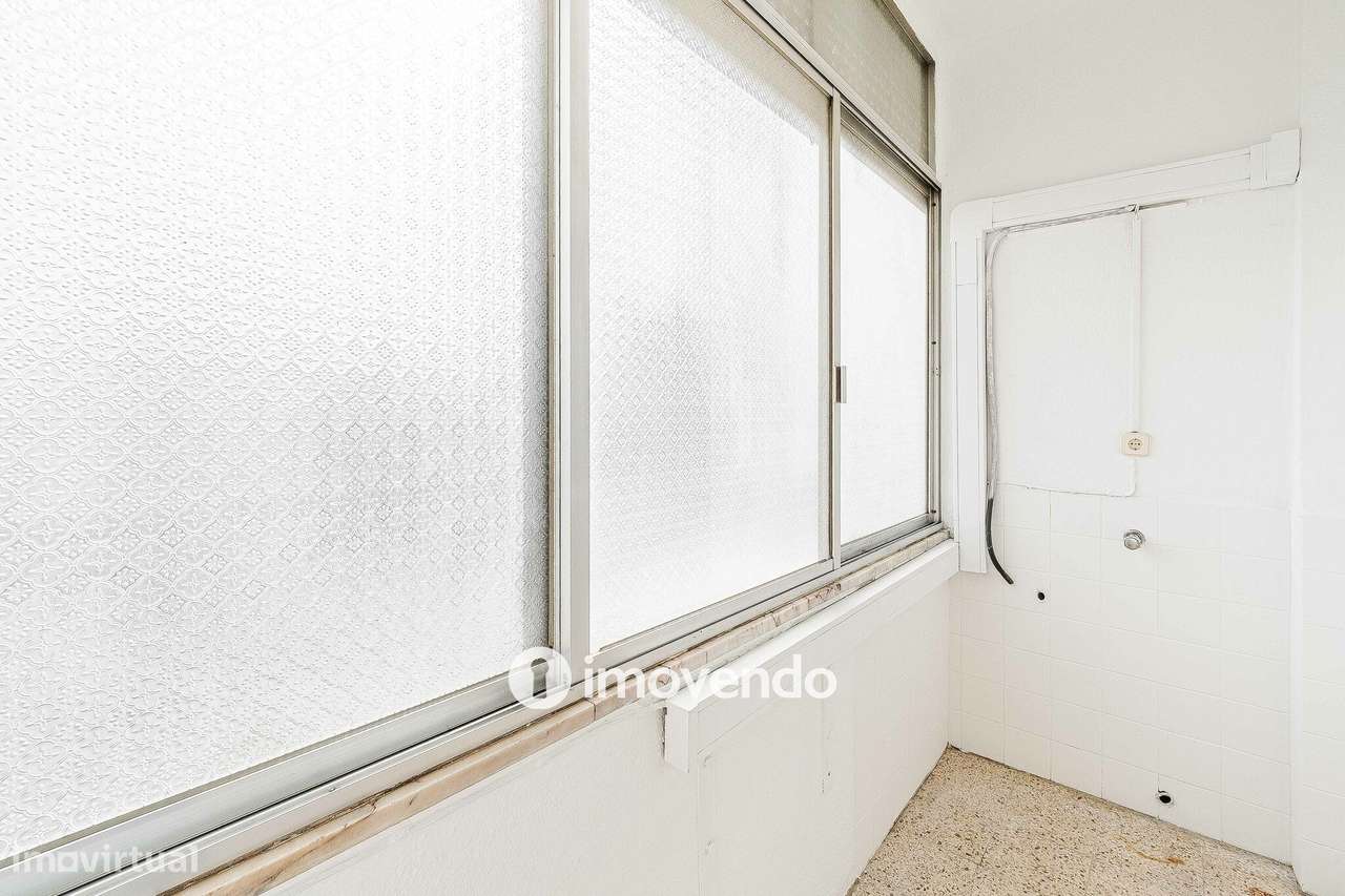 Apartamento T2 com áreas amplas, em Odivelas-33