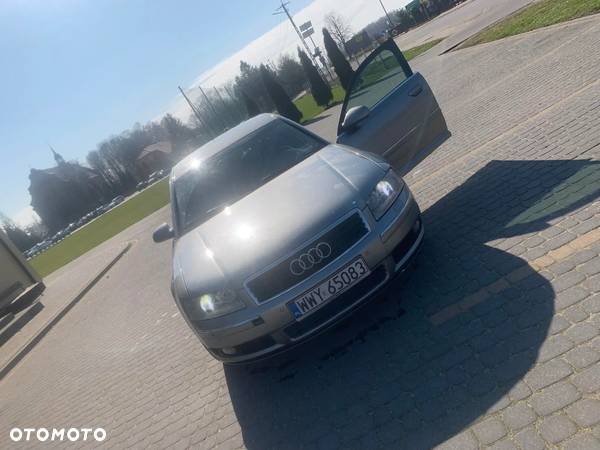 Audi A8 3.0 - 12