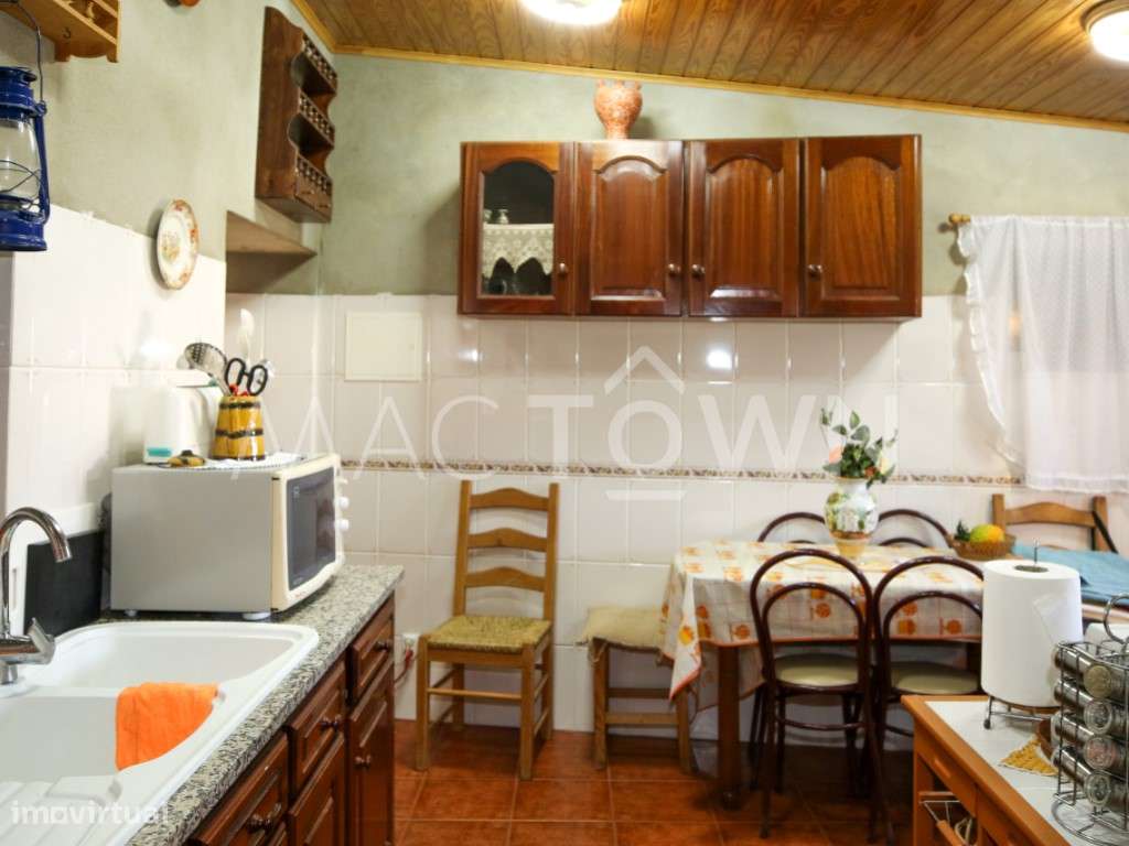 Viva no Centro Histórico numa Moradia Cheia de Caráter-6