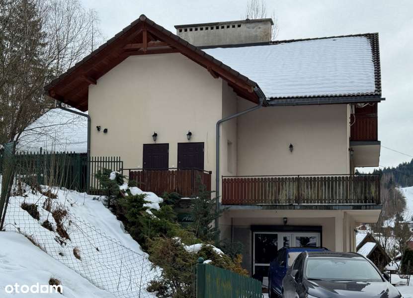 Dom z sześcioma apartamentami-1