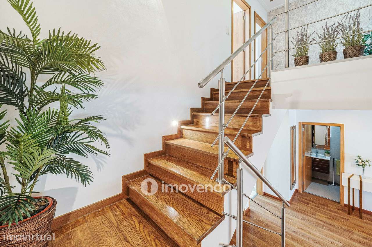 Apartamento T4 Duplex, com estacionamento e arrecadação, no Barreiro-18