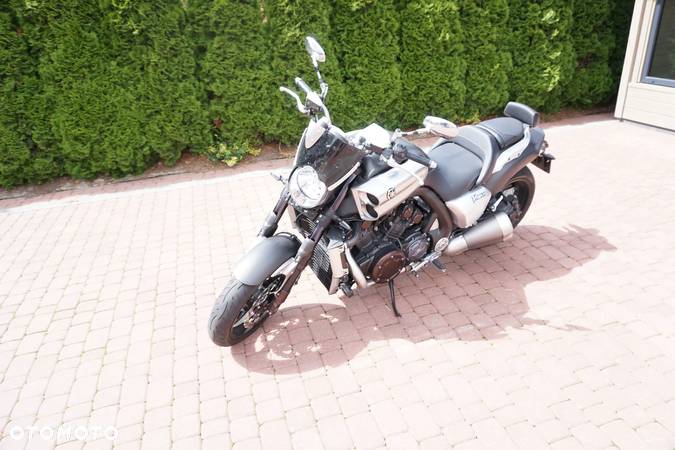 Yamaha V-MAX - 13