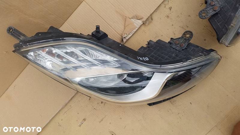 LAMPA PRAWA HYUNDAI IX20 92102-1KXXX EU - 2