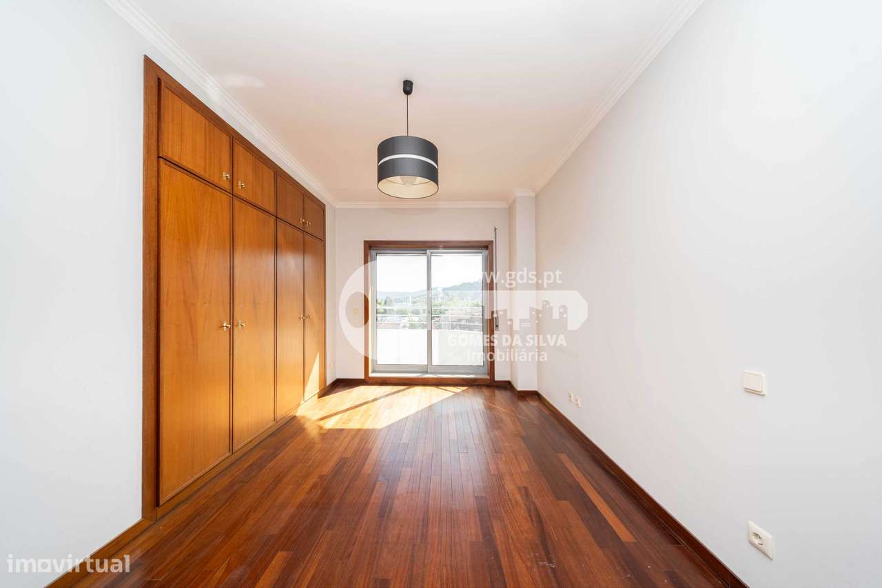 T5 Duplex na Rua Bernardo Sequeira, São Vítor-9