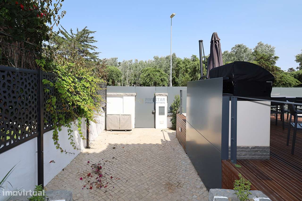 Moradia T5 - Renovada - Caxias - Piscina - Grande imagem: 4/59