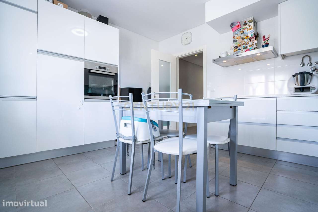 Apartamento T2 - Excelentes Áreas - Como Novo-15