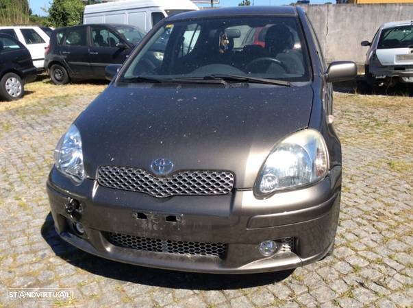 Toyota Yaris 1.4 D4D às peças - 1