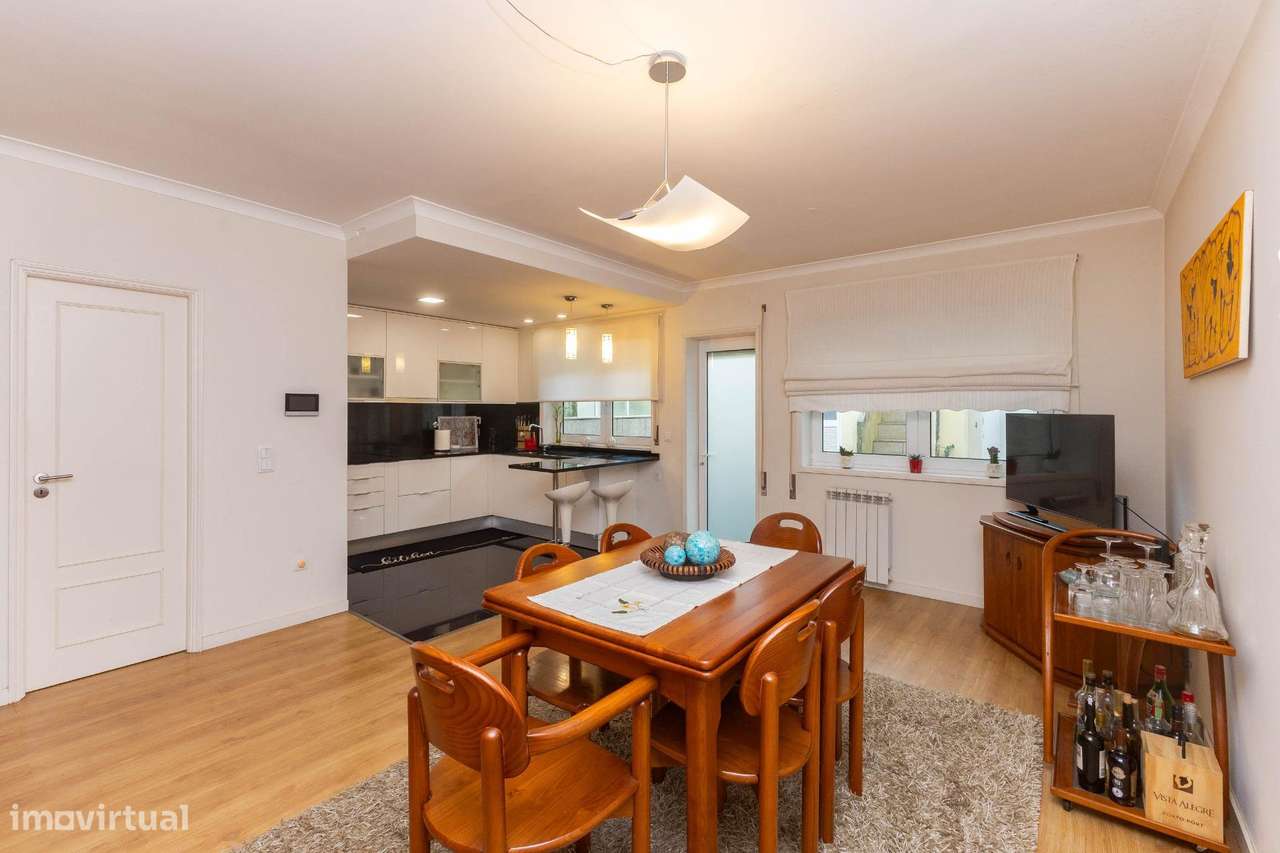 Moradia T4 na Maia – Renovada, 3 Frentes, Terraço e Garagem a...-10