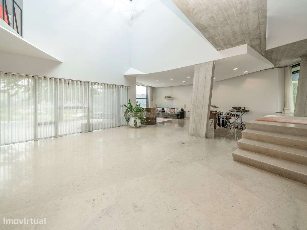 Exclusiva Moradia de Luxo com Design Contemporâneo-5