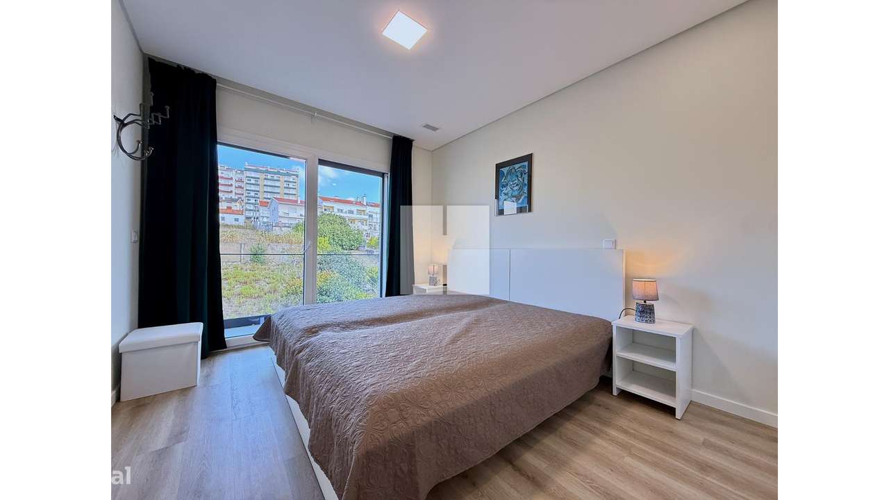 Espaçoso T4+1 Duplex c/ Vista Mar-29