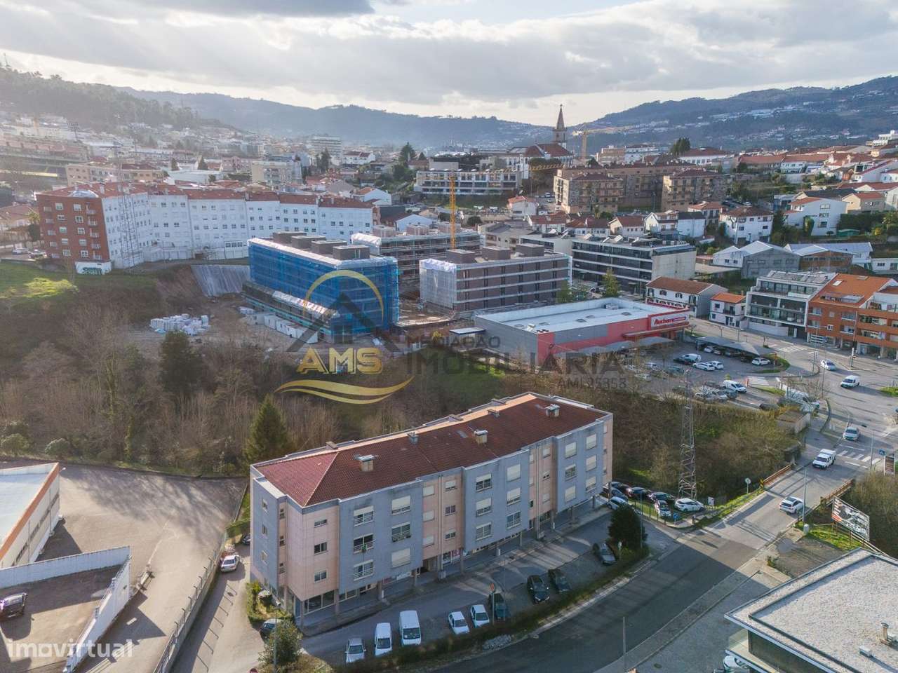 APARTAMENTO T3 COM TRÊS FRENTES E GARAGEM A 5 min a pé do Centro de-7