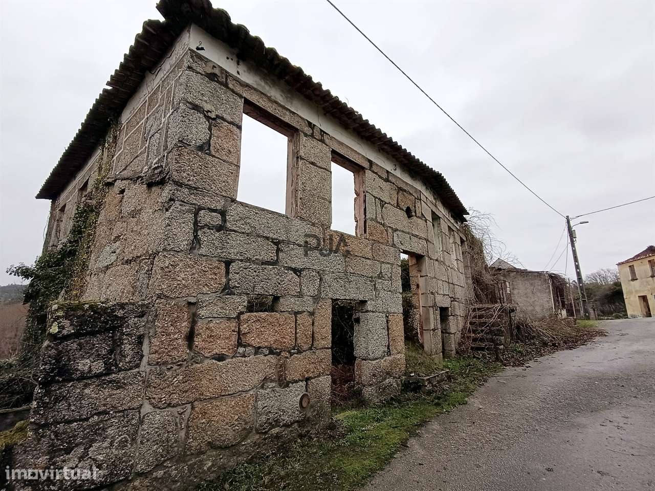 Moradia Devoluta em pedra em Casal Vidona, Santa Comba Dão - Grande imagem: 3/14