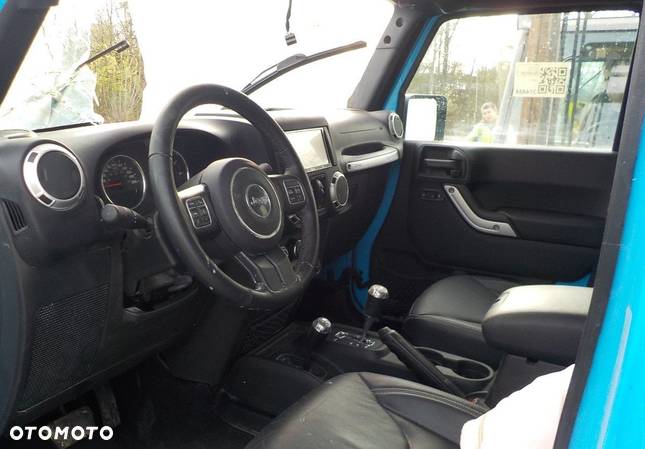 Jeep Wrangler 2.8 CRD Unlim Sahara - 32