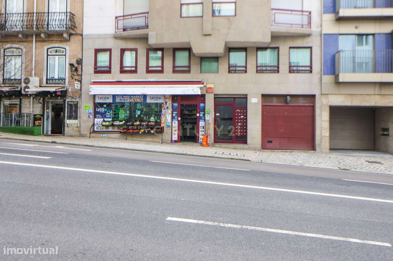 Loja com 273 m² terraço e 2 lugares de estacionamento – Zona Marquês d - Grande imagem: 2/26